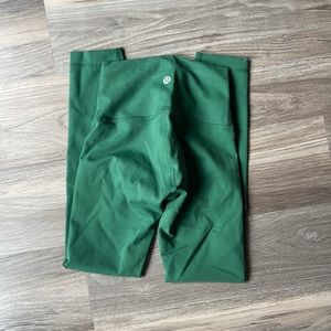 Lululemon wunder under trains